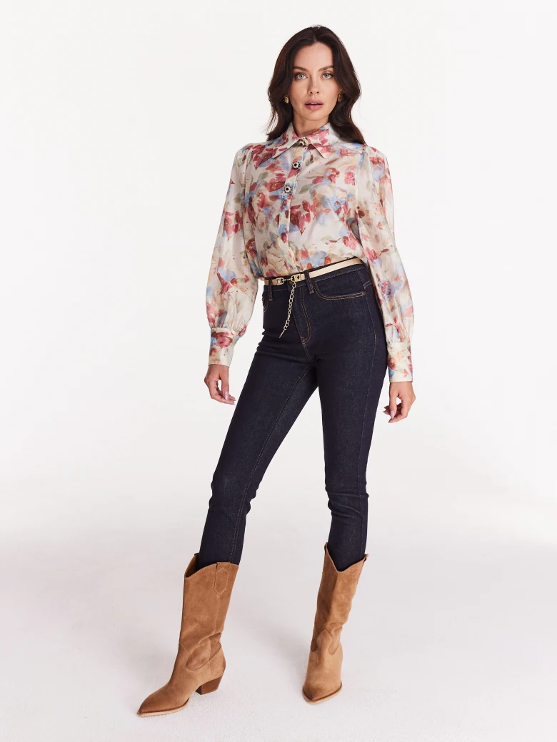Fitted navy blue high-waisted denim pants