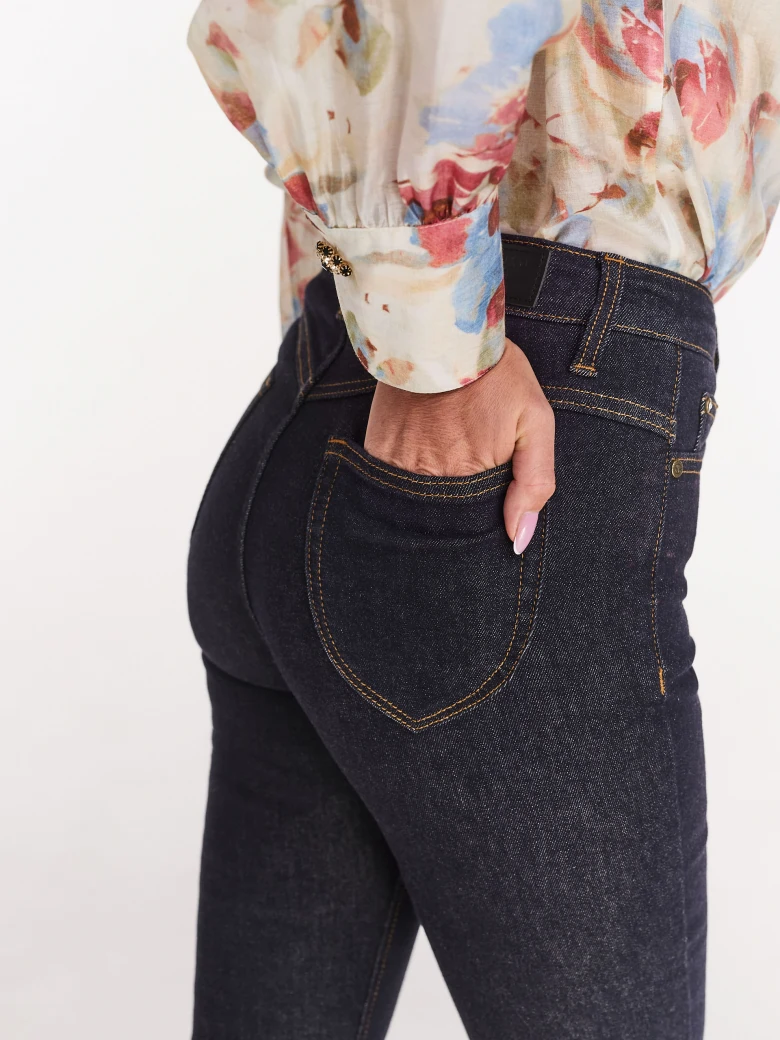 Fitted navy blue high-waisted denim pants