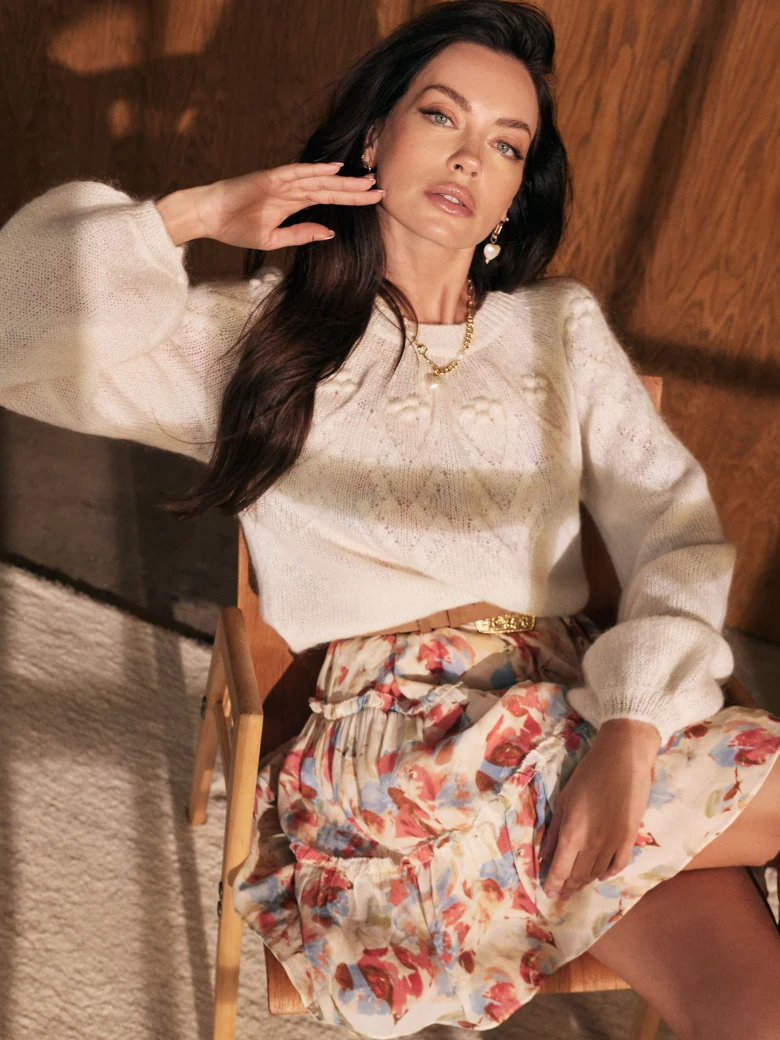 Loose white sweater with round neckline