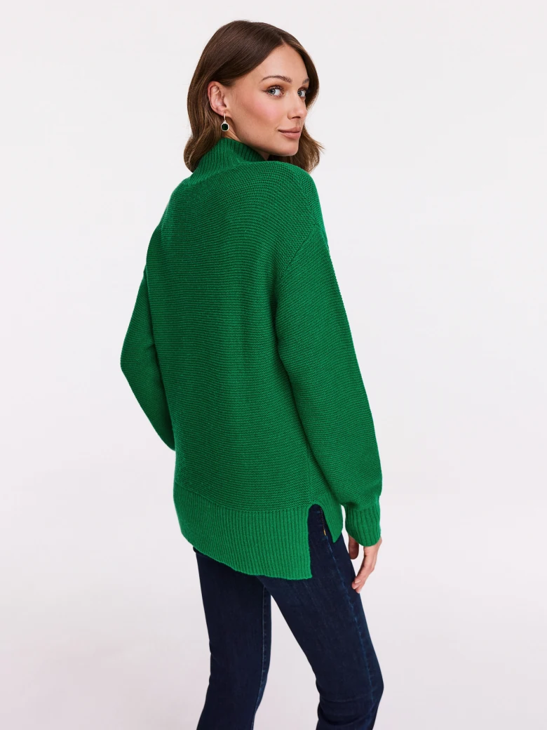 Sweter z golfem w nasyconym odcieniu zieleni