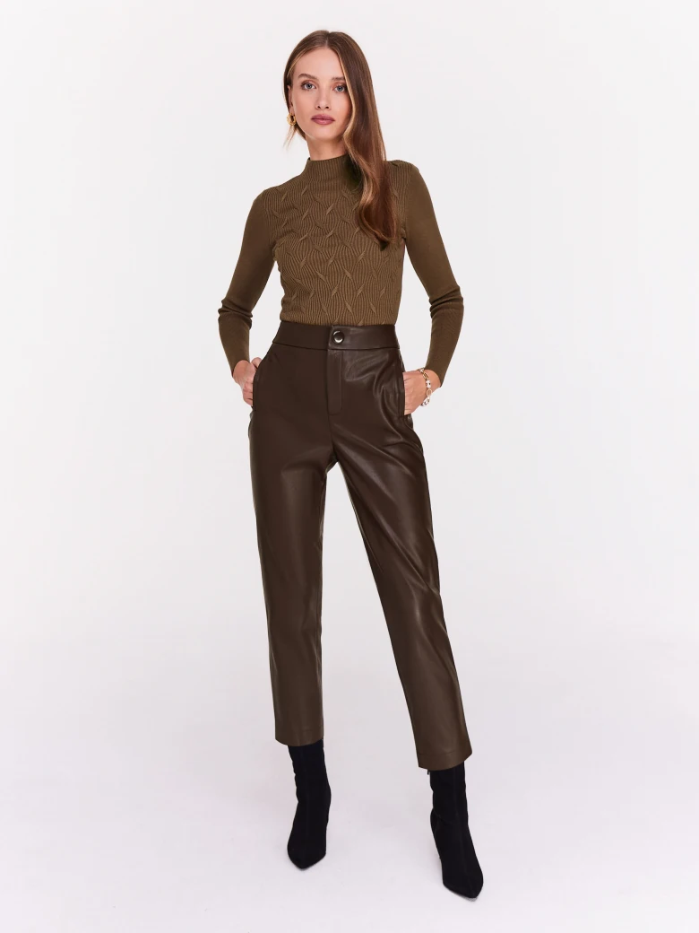 Fitted brown sweater with half turtleneck