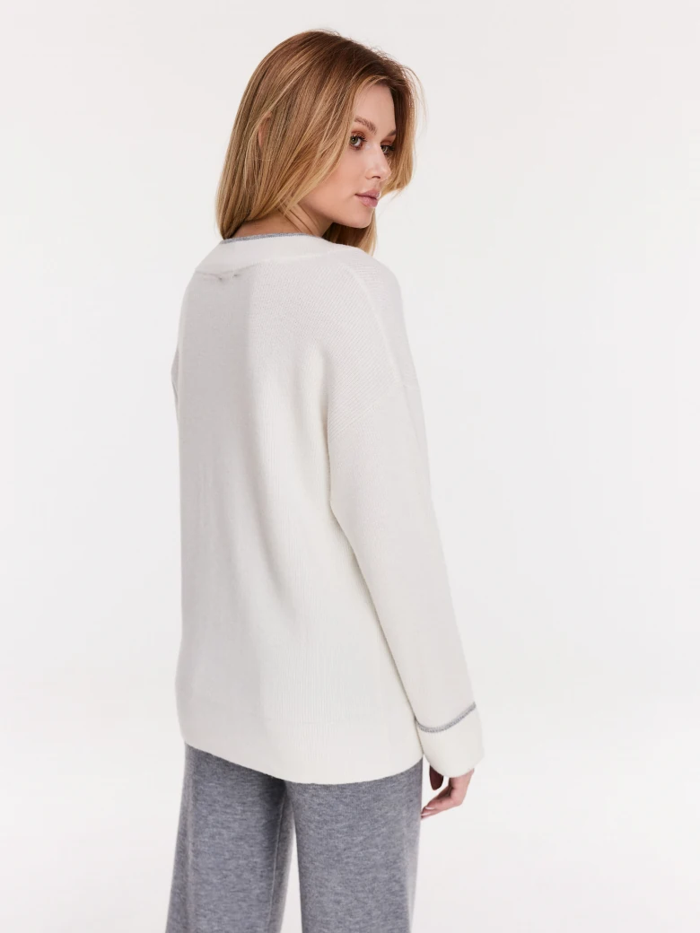 Oversize’owy prążkowany sweter z dekoltem w serek