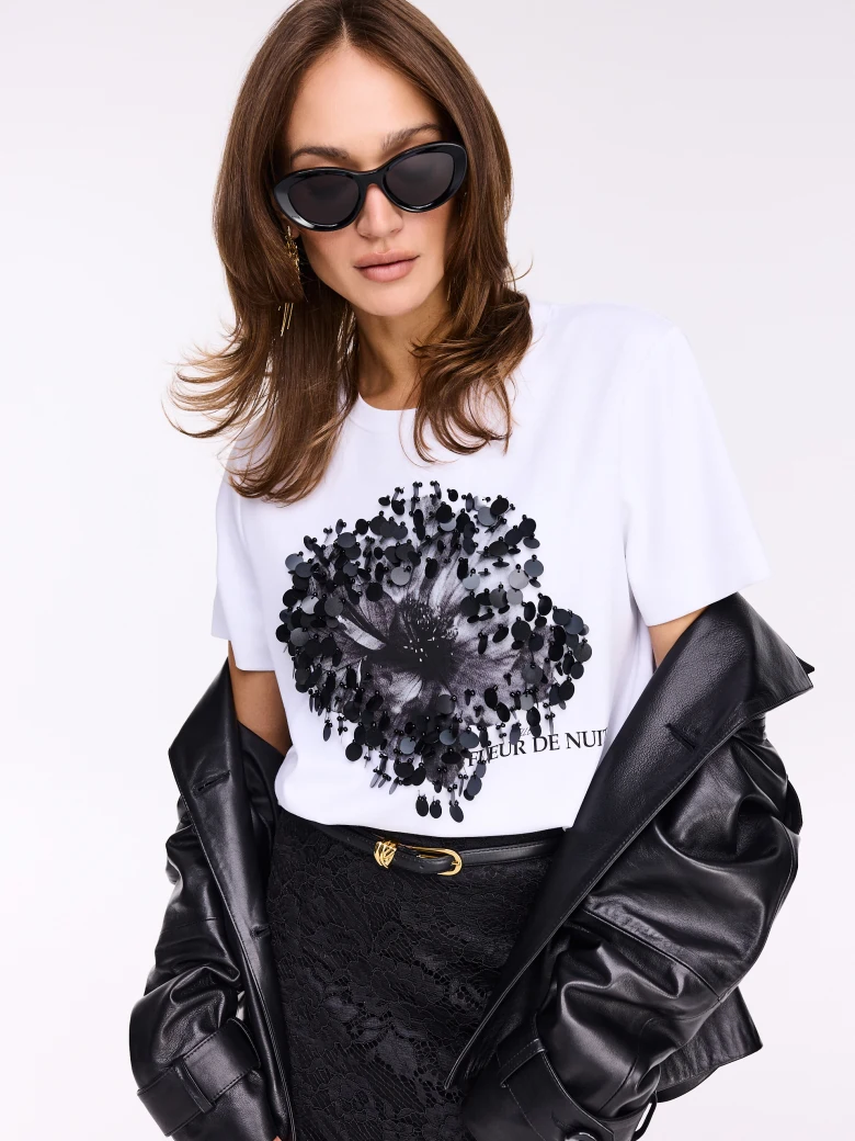 Cotton blouse with a feminine sequin flower