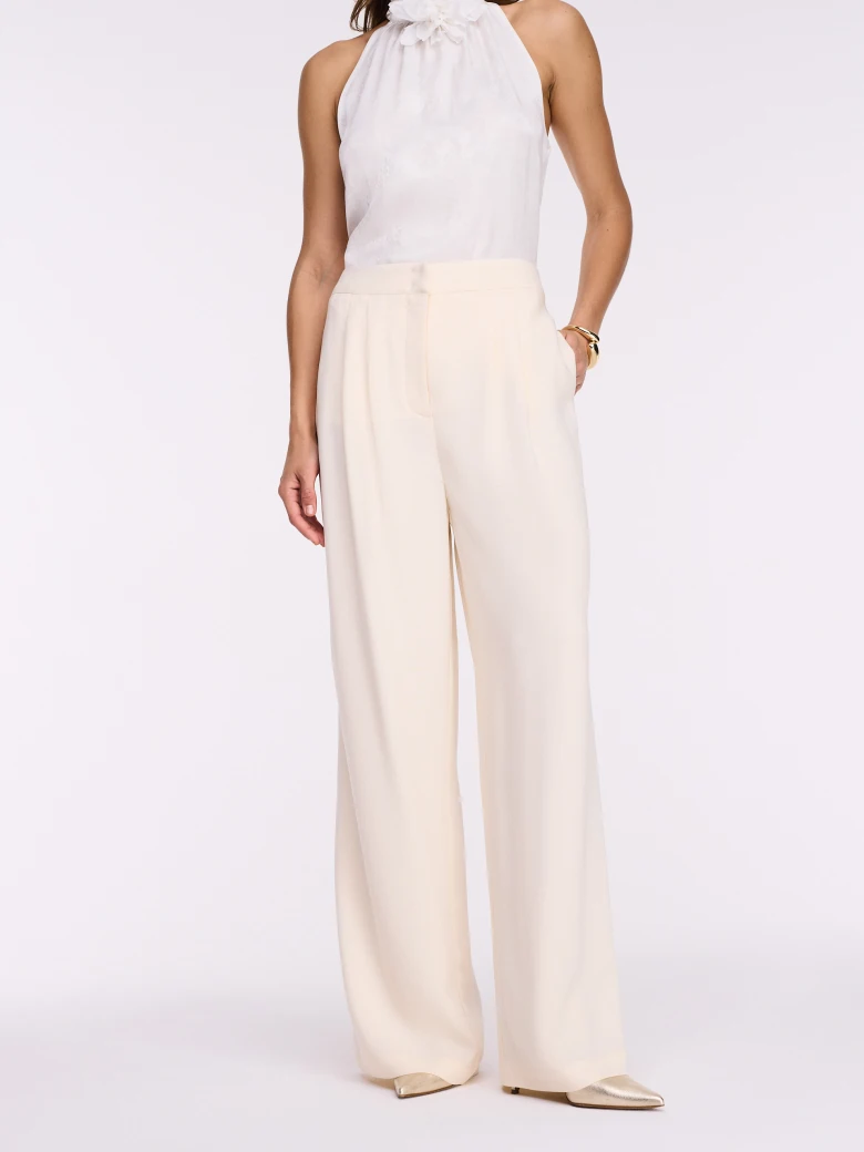 Elegant cream trousers with pleats