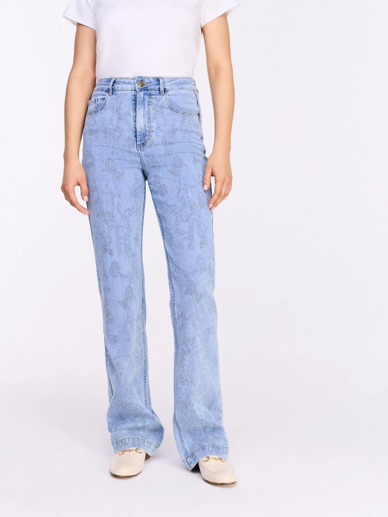 Embroidered bright high-waisted jeans