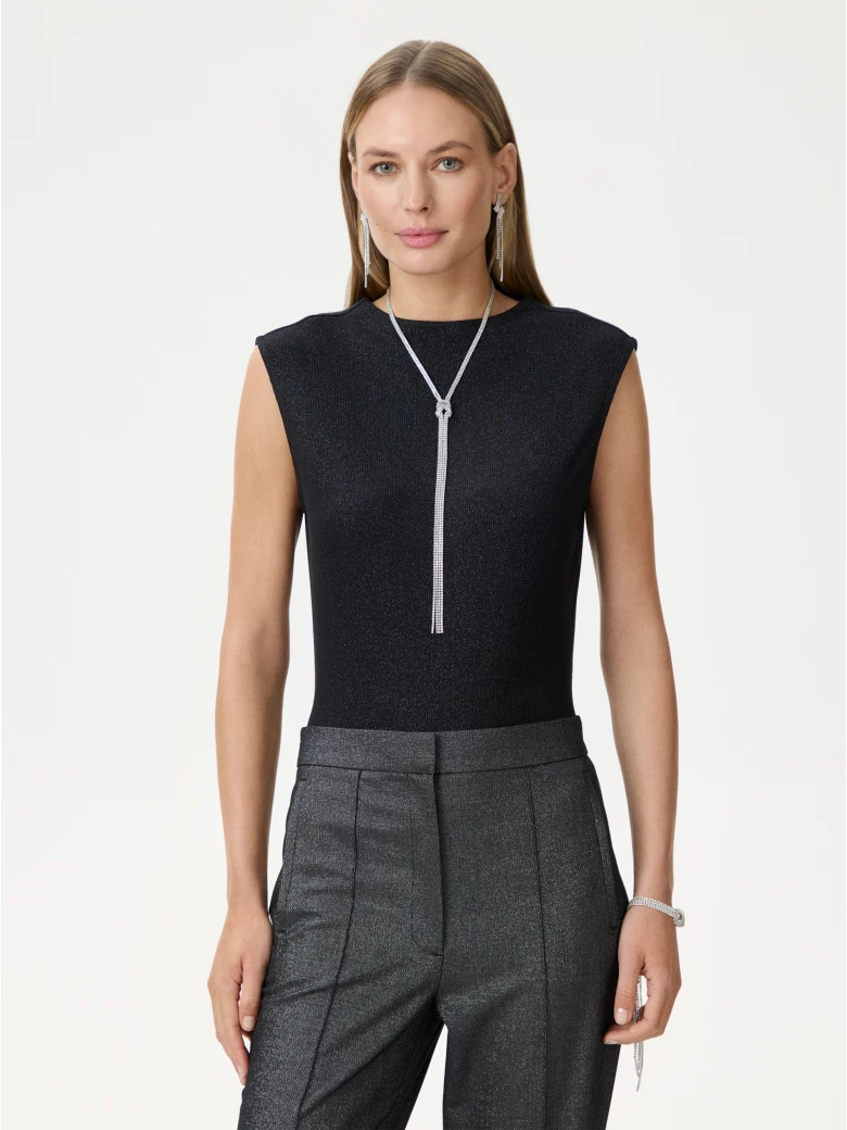 High-waisted gray pants with metallic thread