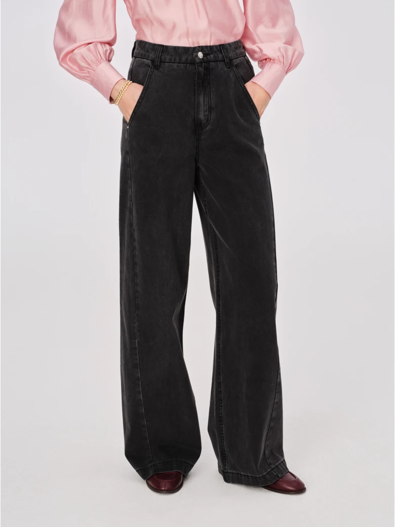 Czarne spodnie jeansowe typu wide leg