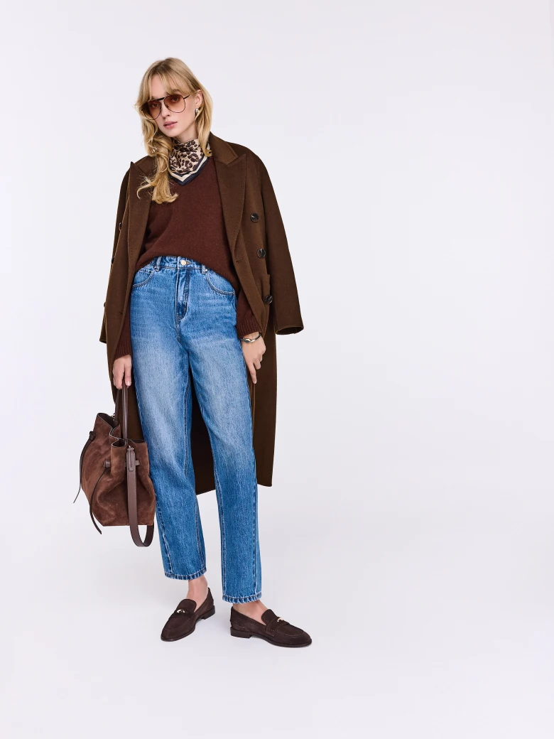Blue distressed jeans with stitching