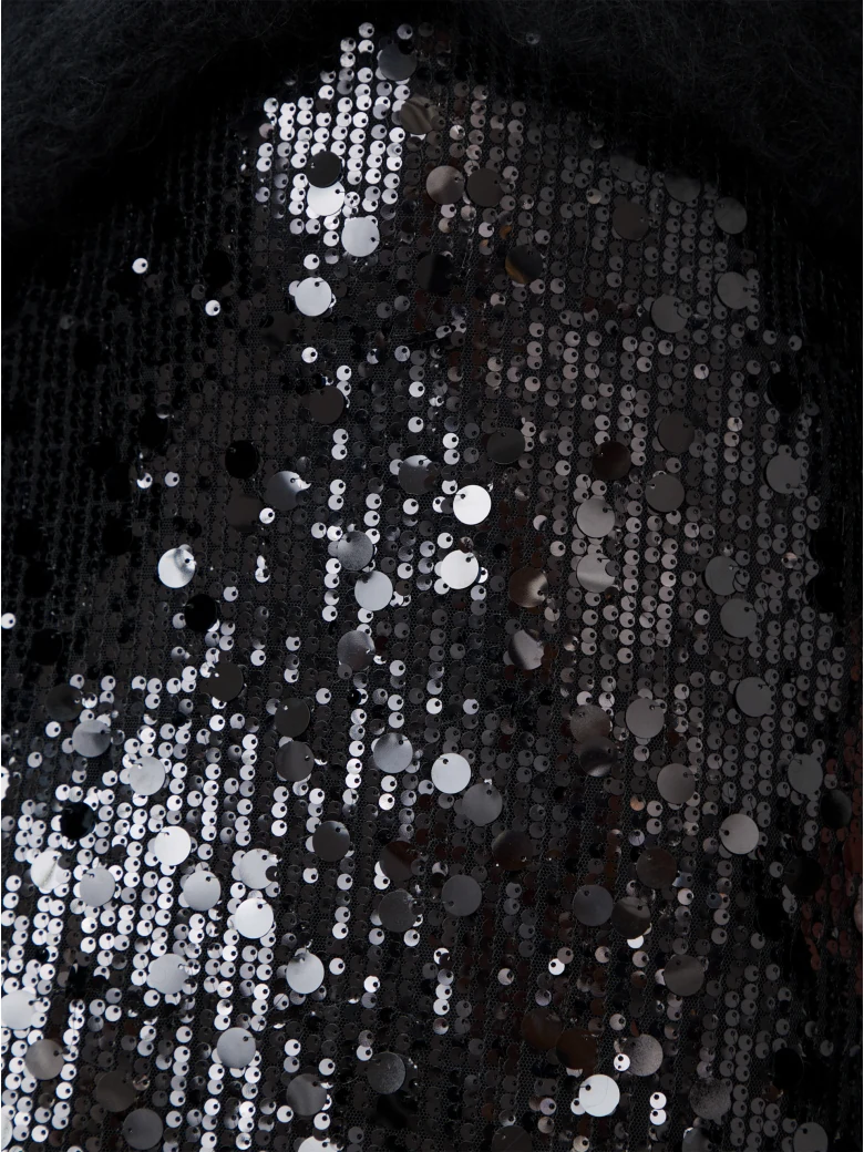 Short black skirt with sequins