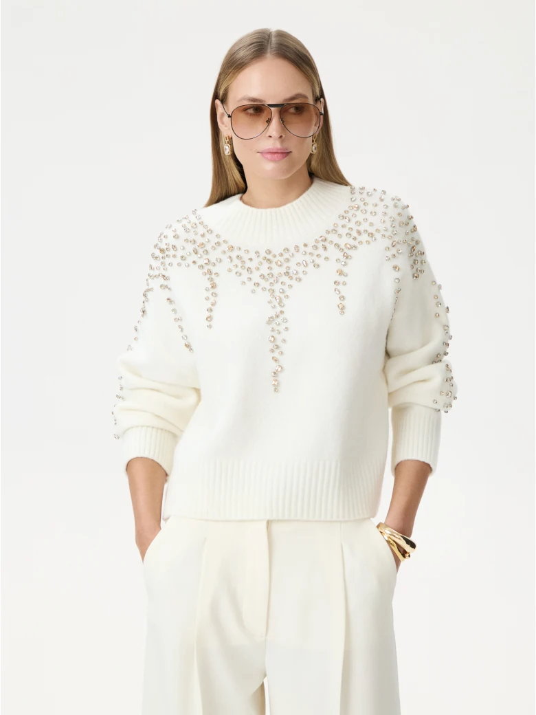 Creamy wool sweater embroidered with crystals