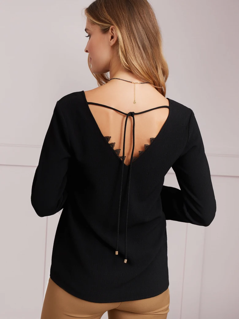 BLOUSE WITH BACK NECKLINE