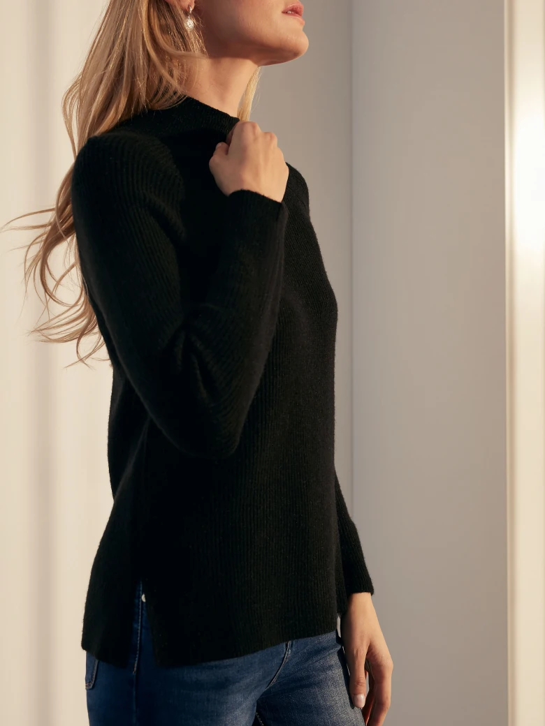 RIBBED KNIT SWEATER