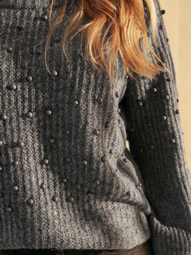 SWEATER WITH BEADED APPLIQUE