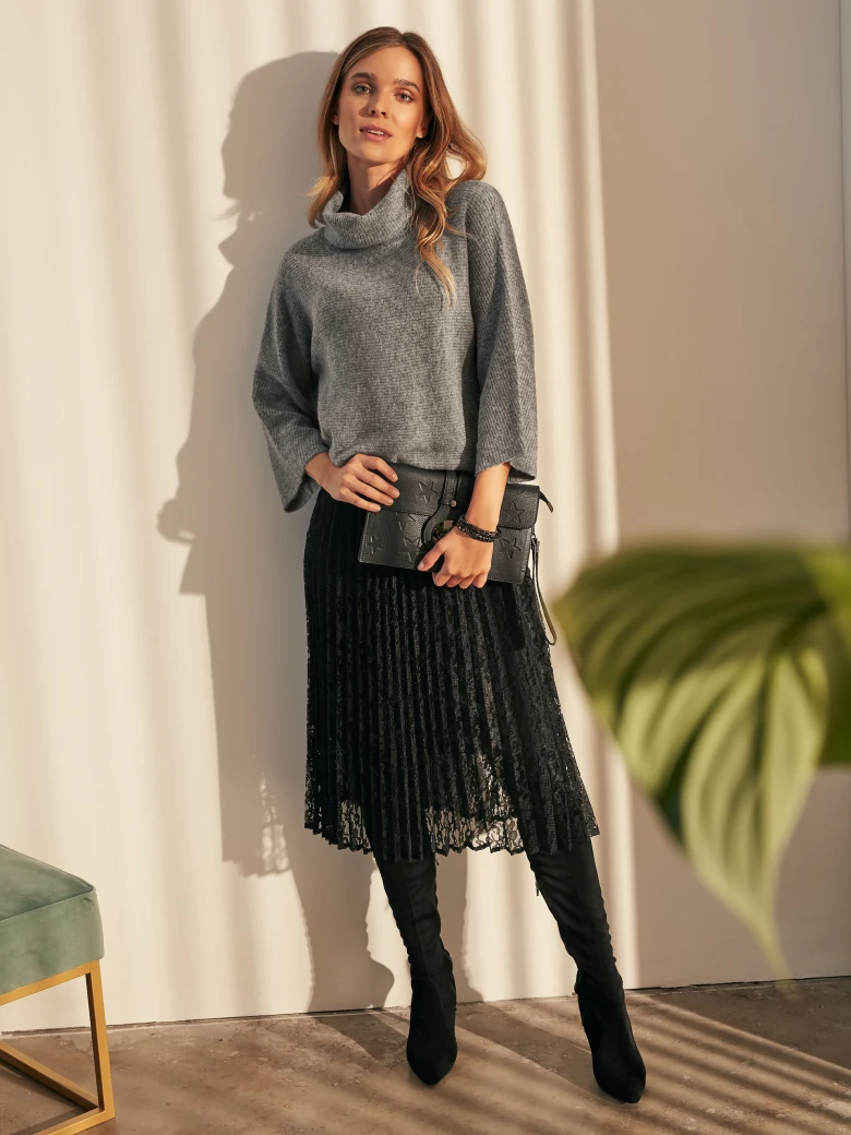 OVERSIZOWY SWETER Z GOLFEM