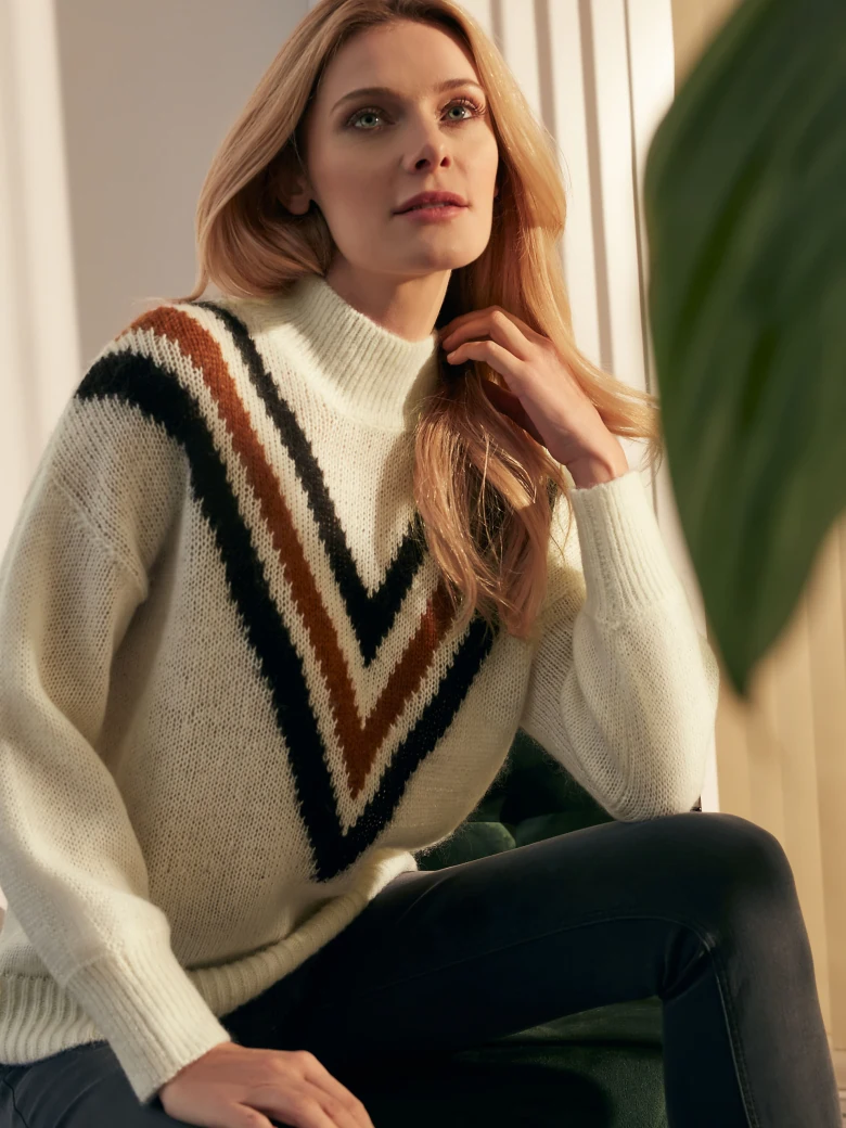 OVERSIZED SWEATER WITH HALF TURTLENECK