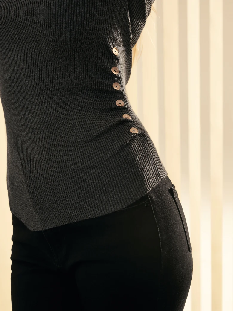 DOPASOWANY SWETER
