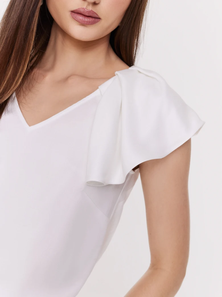 Loose white blouse with ruffle