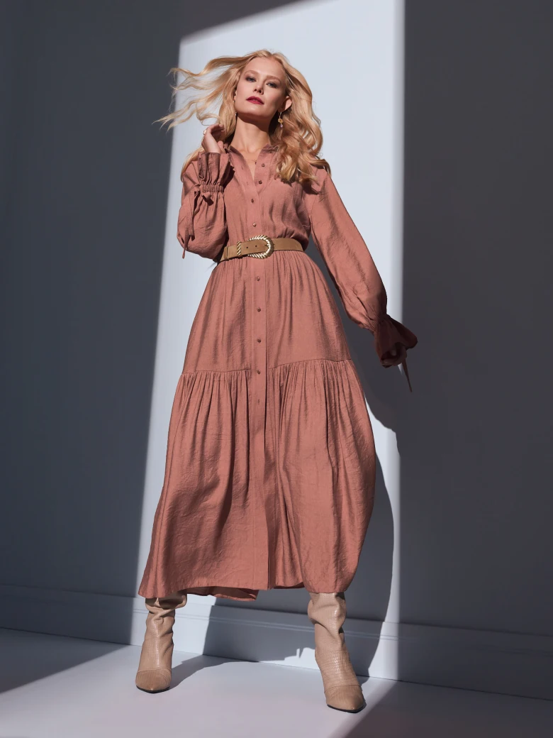 Sukienka boho w kolorze antycznego różu