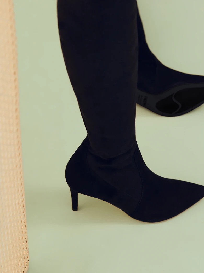 SUEDE KNEE-HIGH BOOTS