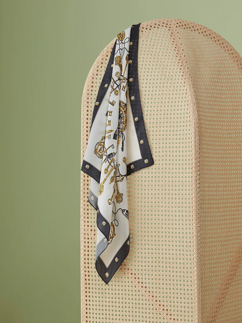 SILK GAVROCHE