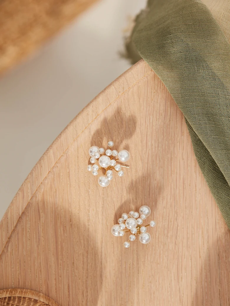 GOLD-PLATED EARRINGS WITH PEARLS