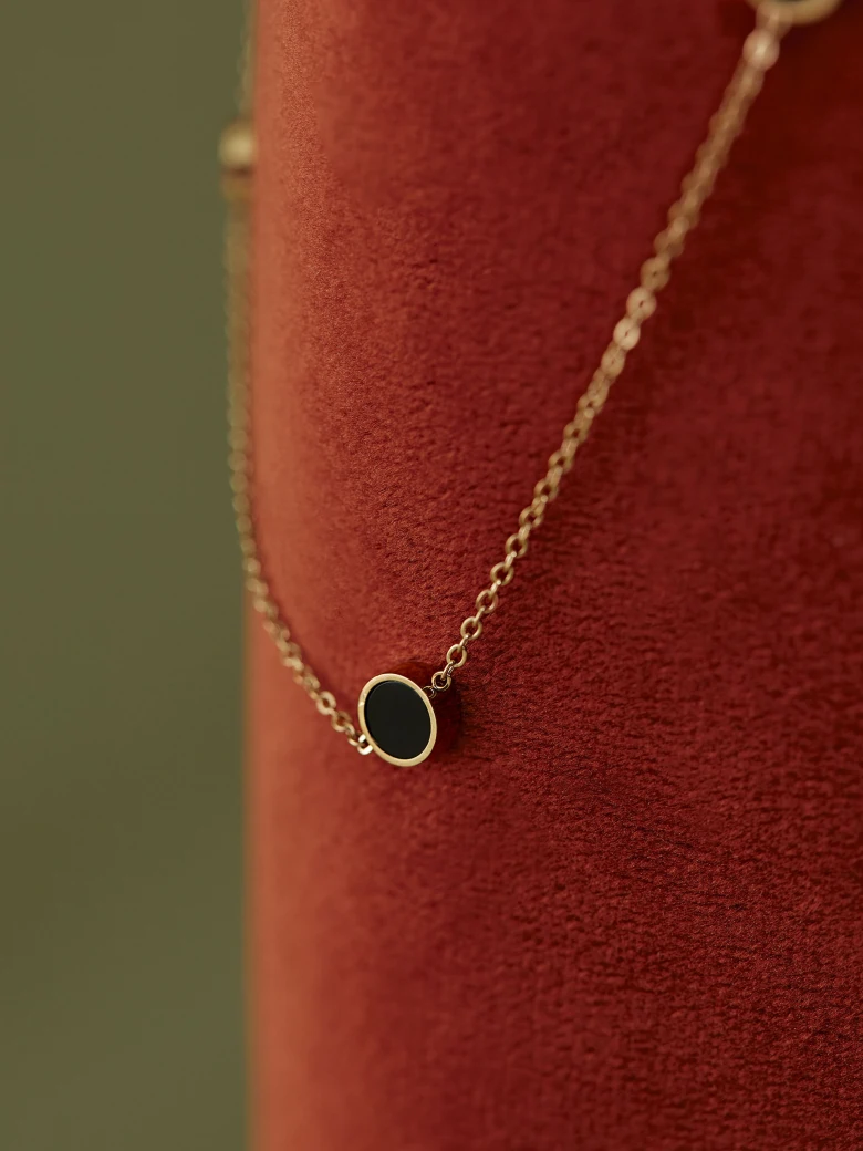 DELICATE NECKLACE