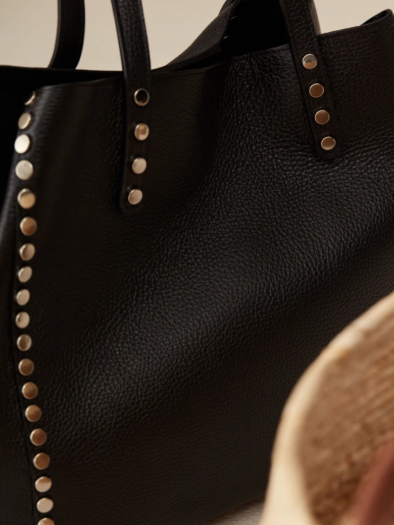 LEATHER HANDBAG WITH HARDWARE