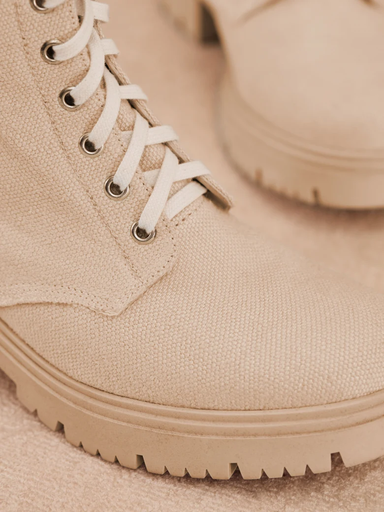 LINEN TRAPERS