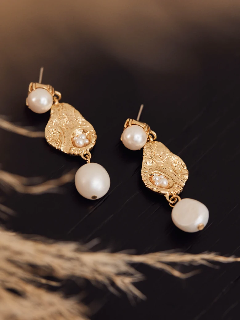 GOLD PLATED EARRINGS WITH PEARLS