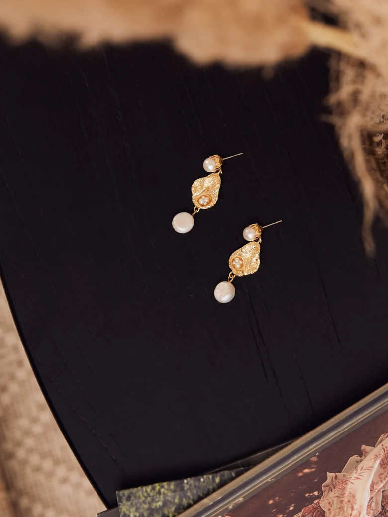 GOLD PLATED EARRINGS WITH PEARLS