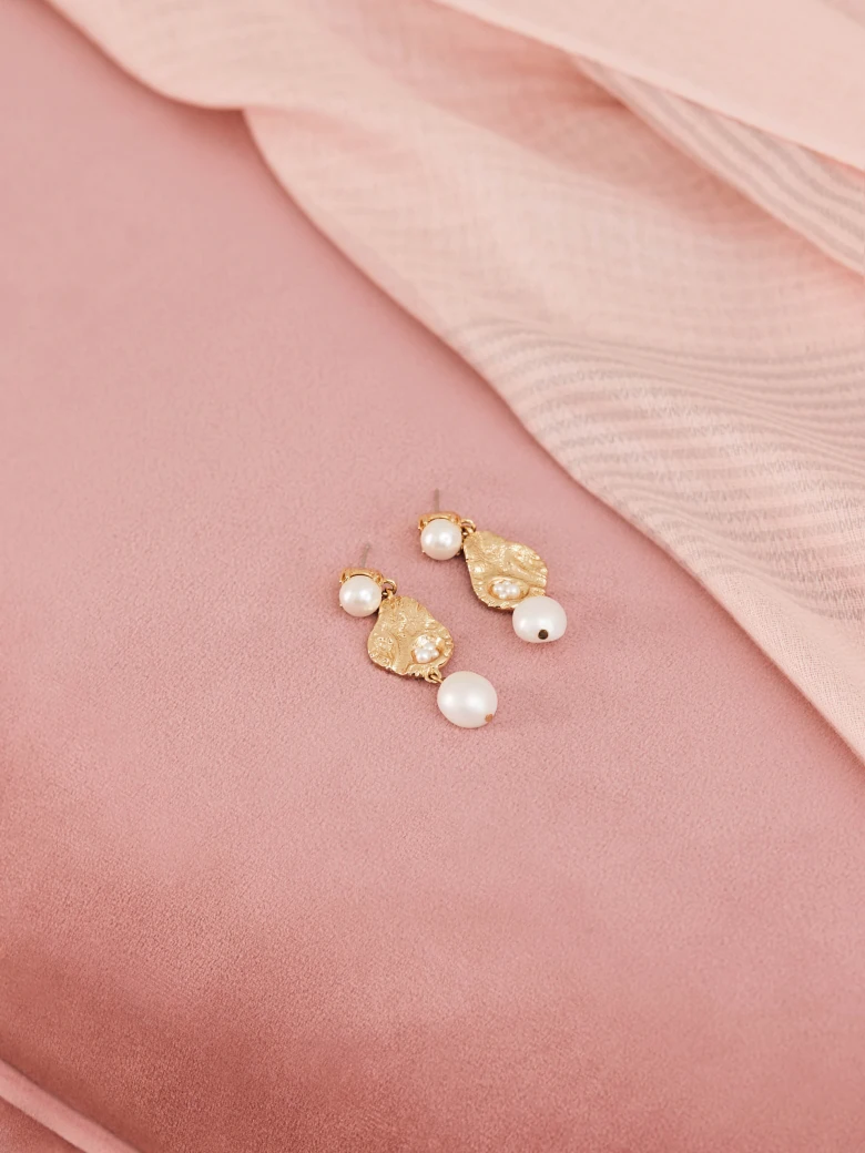 GOLD PLATED EARRINGS WITH PEARLS
