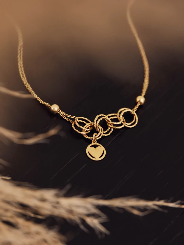 GOLD-PLATED NECKLACE WITH HEART-SHAPED PENDANT