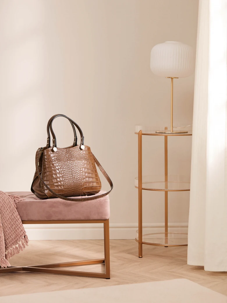 CAPACIOUS LEATHER HANDBAG