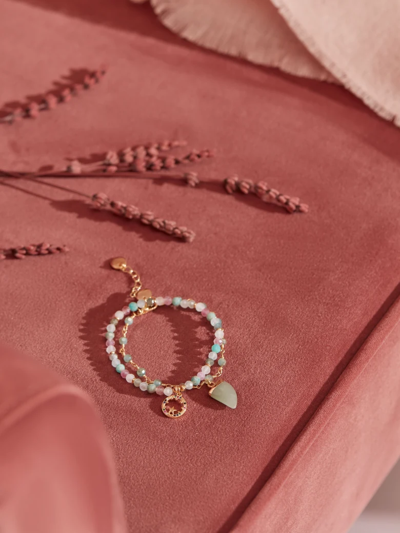SET OF BRACELETS WITH NATURAL STONES
