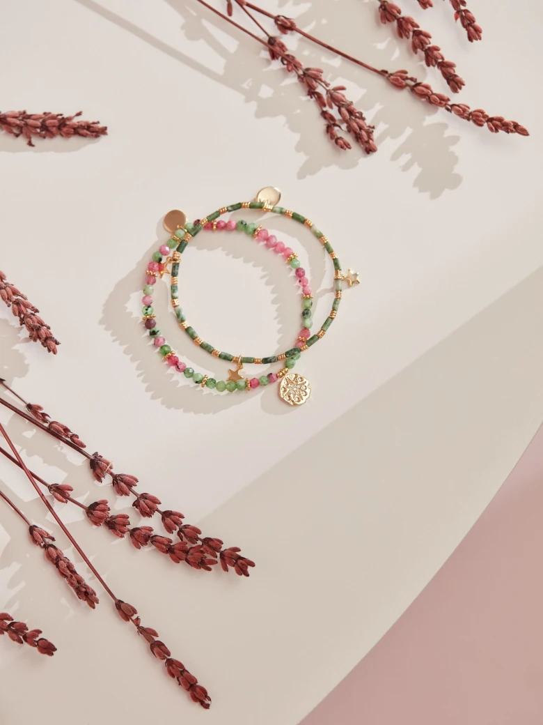 SET OF BRACELETS WITH NATURAL STONES