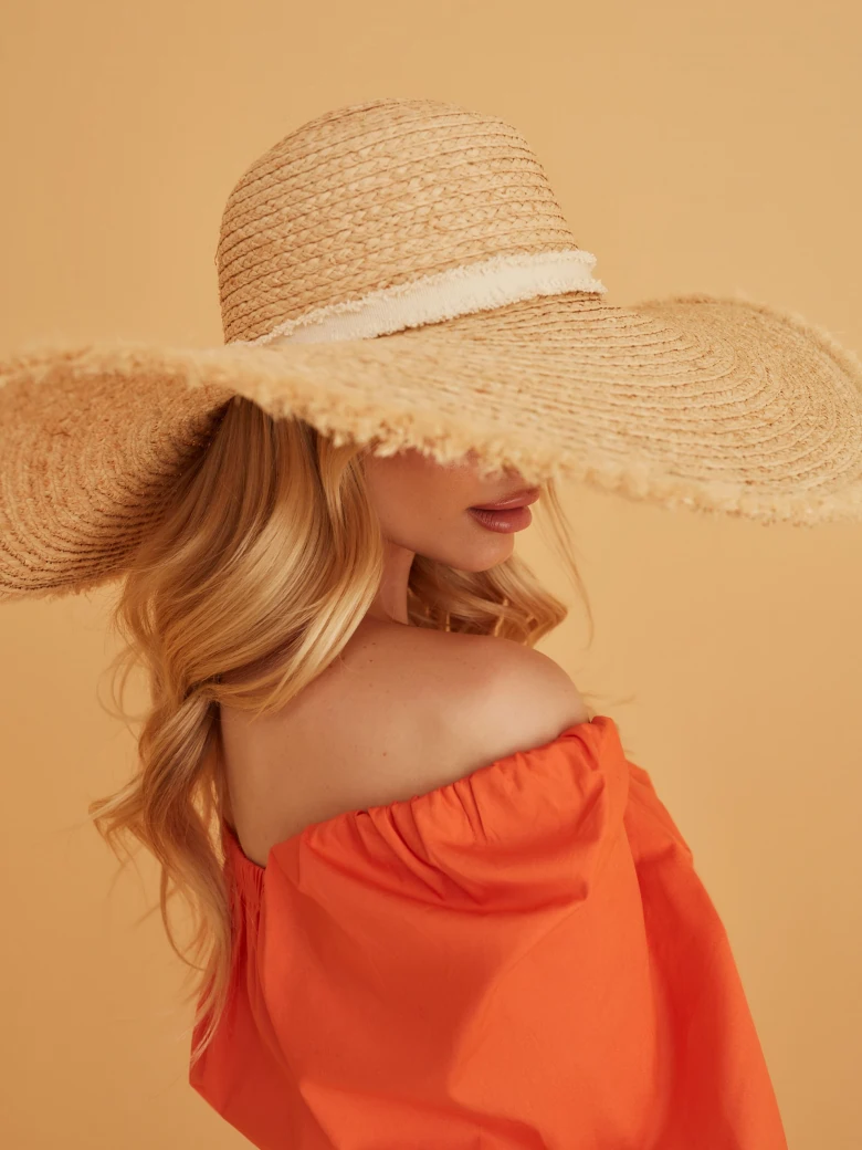 STRAW HAT WITH WHITE SASH