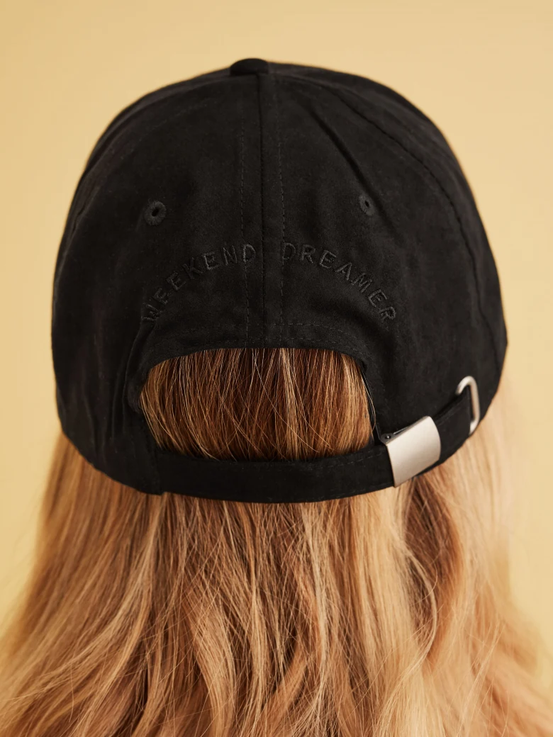 BLACK BASEBALL CAP