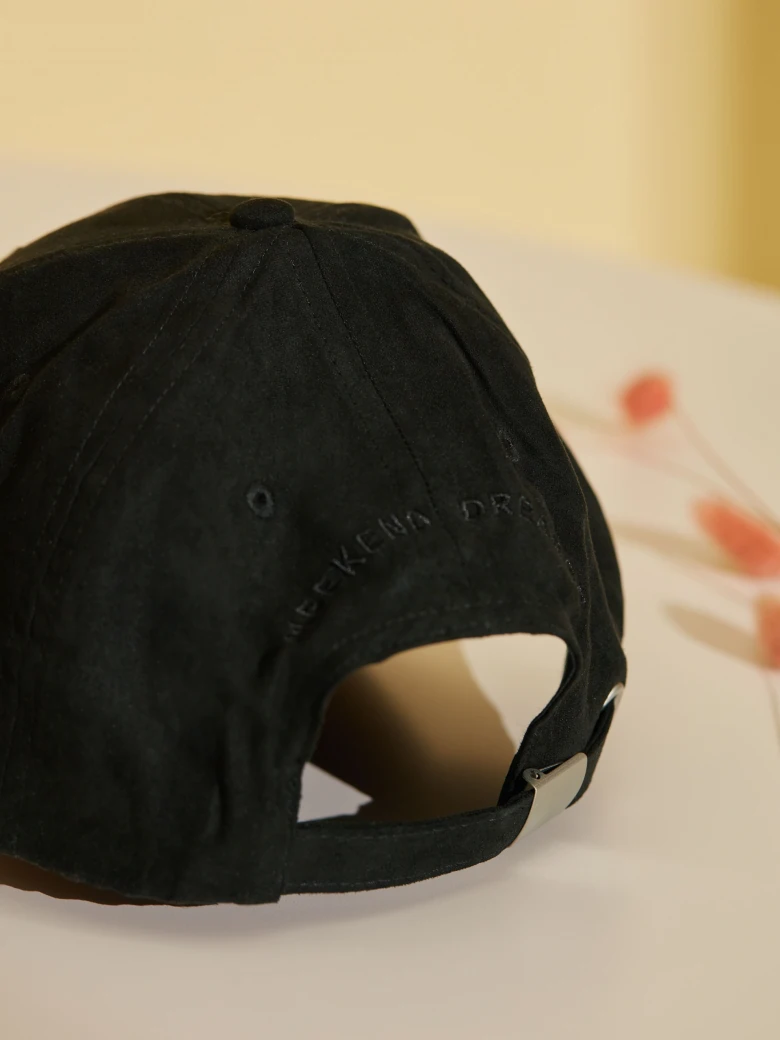 BLACK BASEBALL CAP