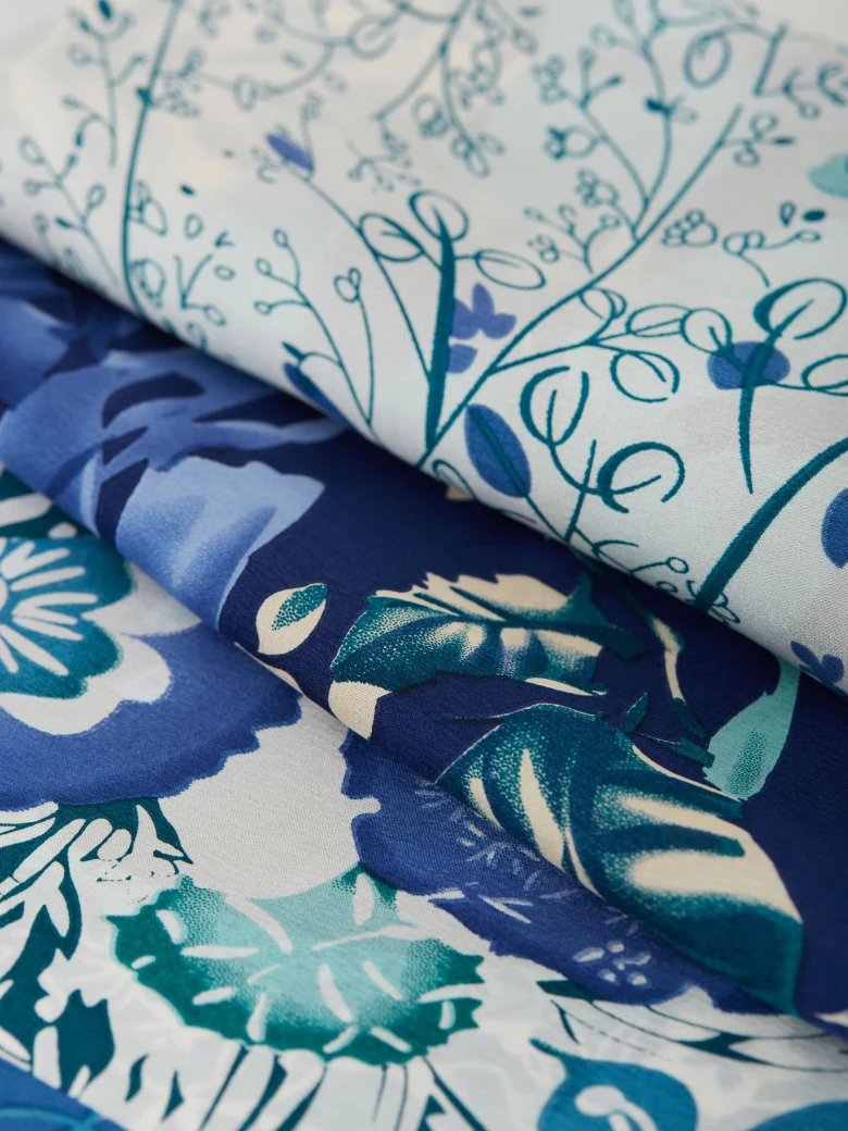 LARGE SILK GAVROCHE