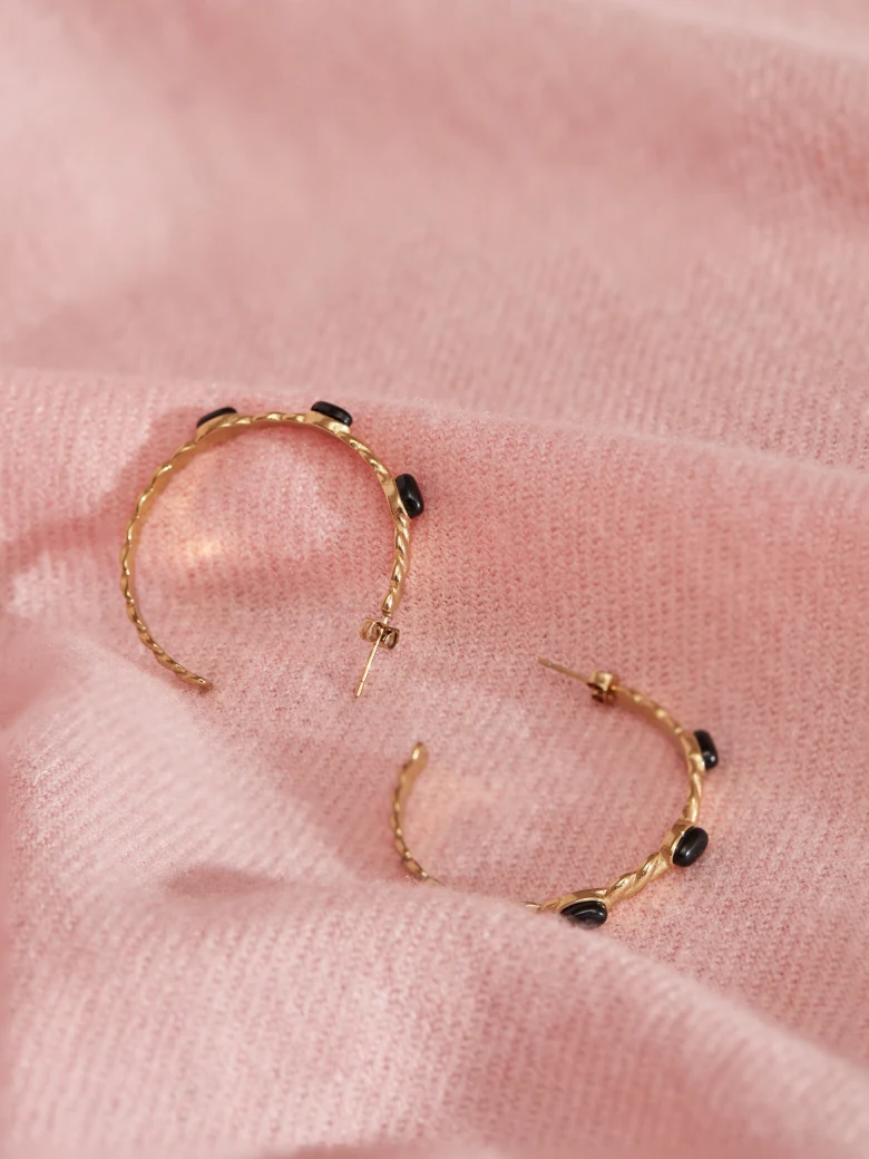 CIRCLE EARRINGS WITH BLACK STONES