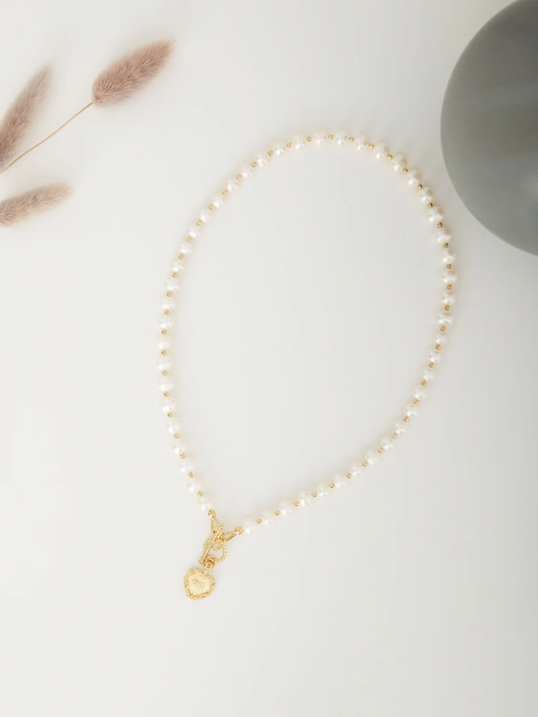 PEARL BRACELET WITH HEART-SHAPED CHARM