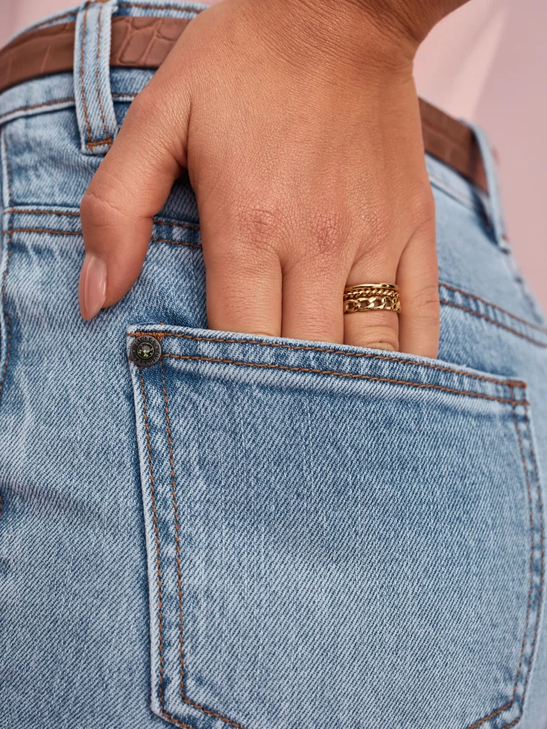 SET OF DELICATE RINGS