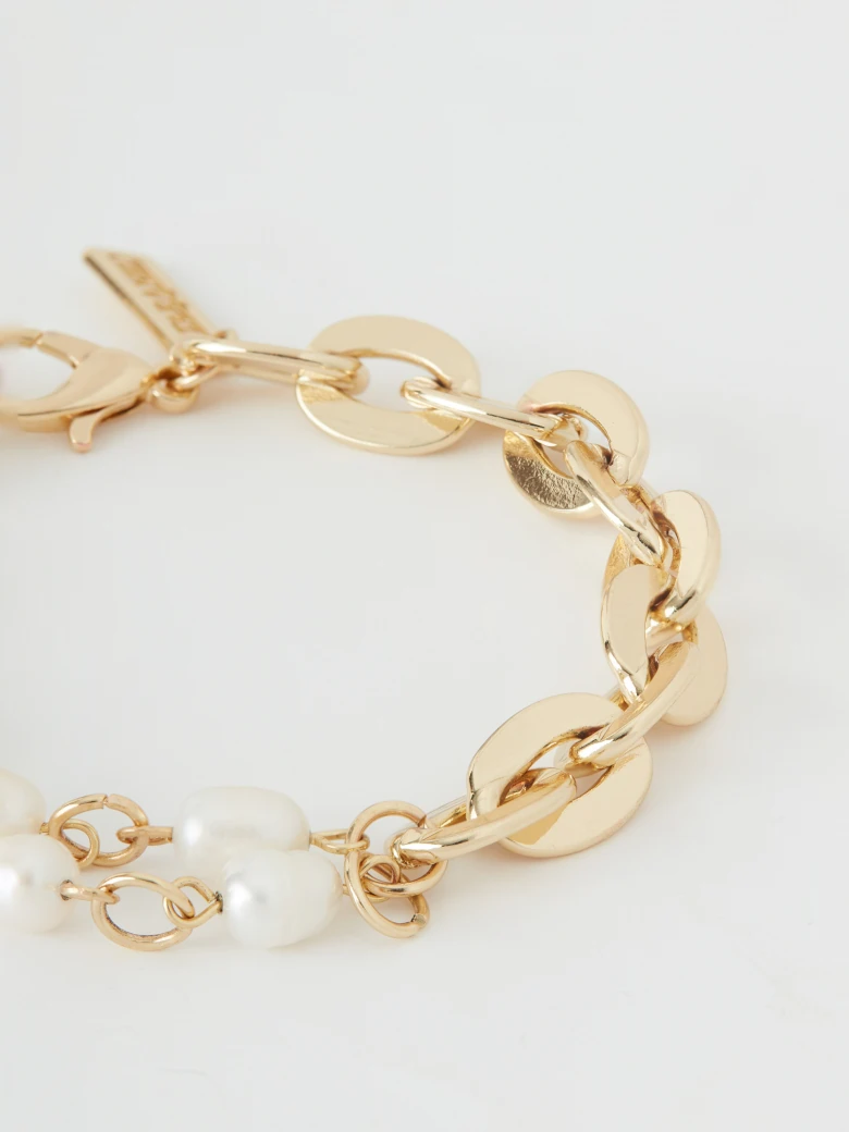 Bracelet with pearls