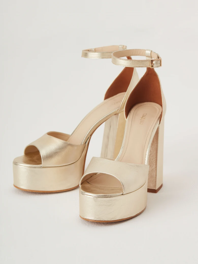Platform sandals made of natural leather