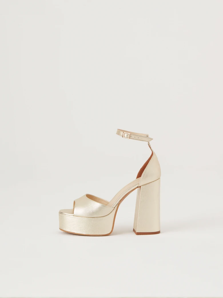 Platform sandals made of natural leather
