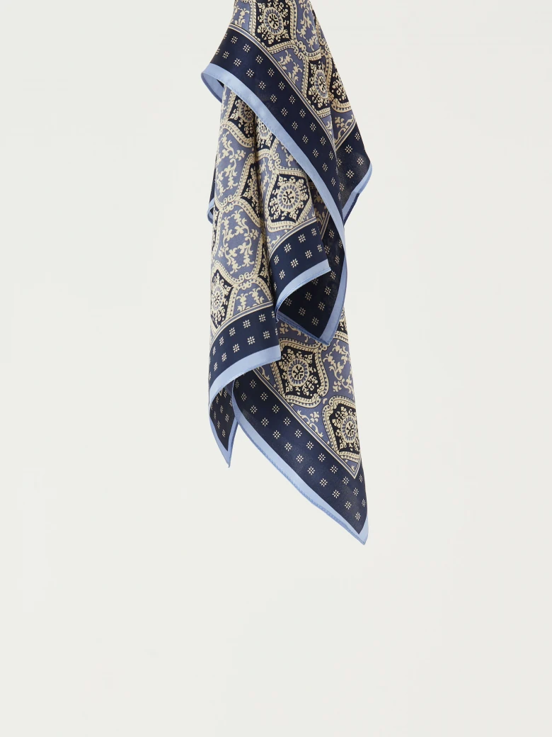 Silk gavroche in regular pattern