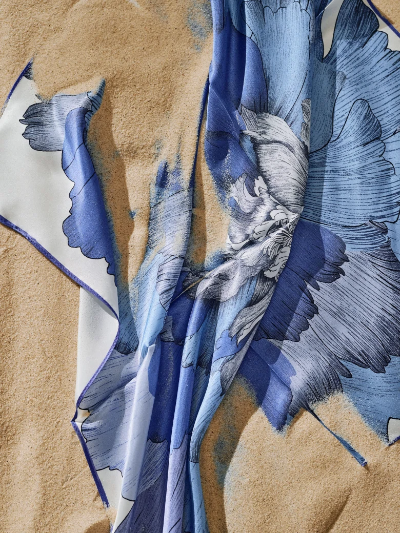 Silk gavroche with floral pattern