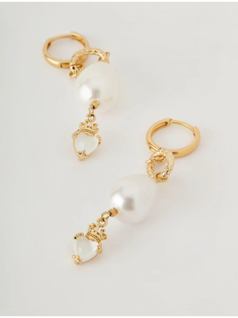 Long earrings with natural pearls