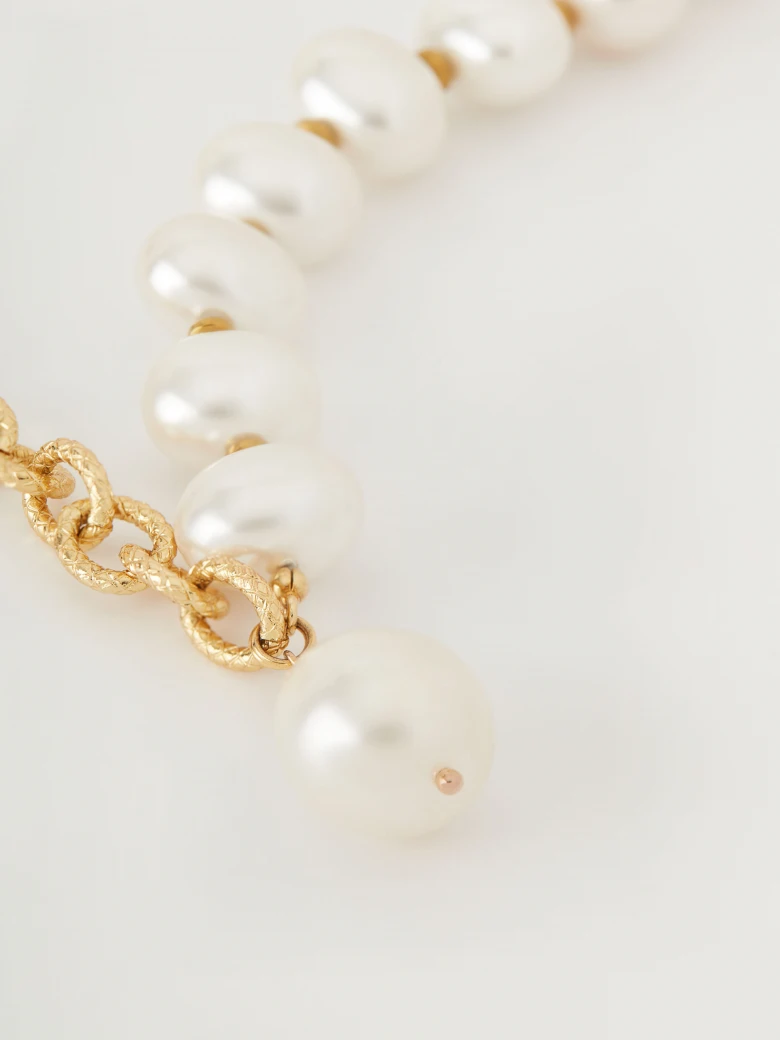 Gold-plated pearl necklace