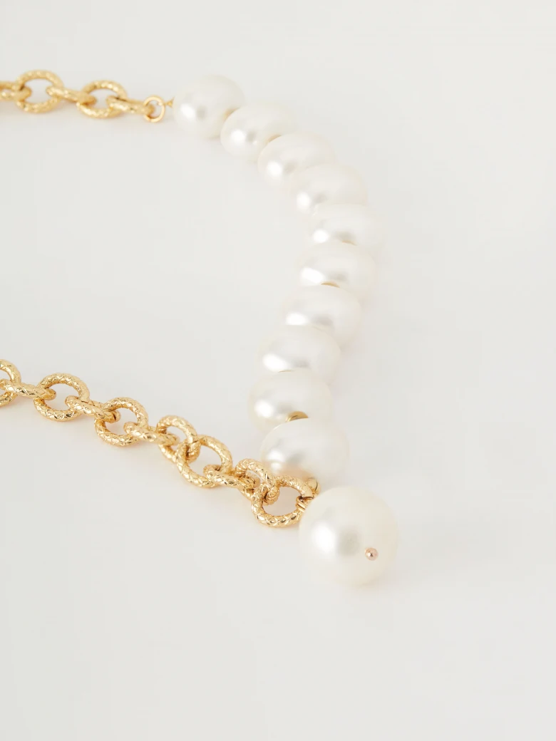 Gold-plated pearl necklace